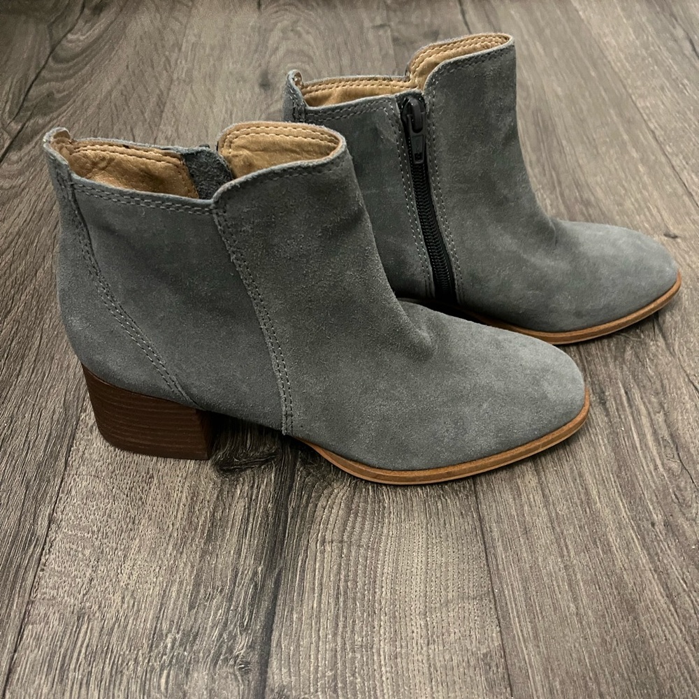 Lucky brand suede boots gray size 6